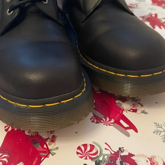 Dr Martens LIKE BRAND NEW!! Size 11 M
Smooth Black Leather Lace Up Boots - Picture 4 of 10
